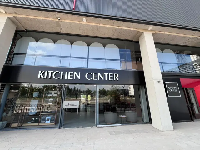 Fachada vidriada de local comercial con lámina SSF 70 Exterior